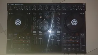 Controlador DJ Traktor Kontrol S4 MK1