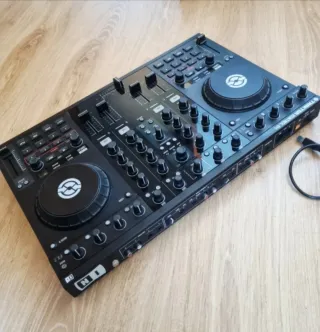 Controlador DJ Traktor Kontrol S4 MK1