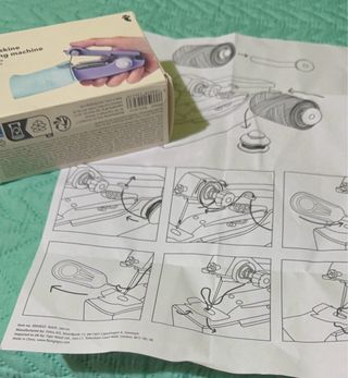 Máquina de coser de mano portátil