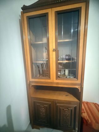 Vetrinetta angolare anni '70 in legno e vetro