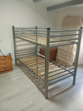 Litera metálica y de madera