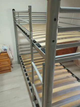 Litera metálica y de madera