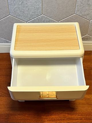 Mesita Cajonera Beige y Dorada