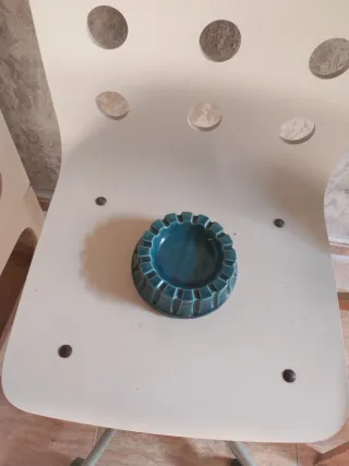 Cenicero de cerámica azul