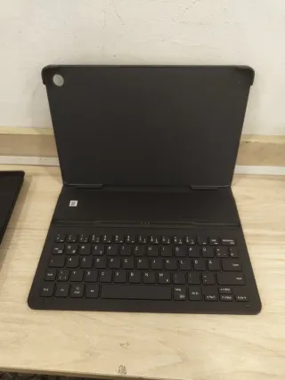 Funda Teclado alemán Samsung BookCover Slim TabA9+