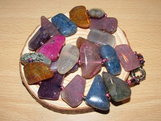 Collar gargantilla choker piedras grandes teñidas