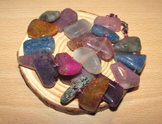 Collar gargantilla choker piedras grandes teñidas