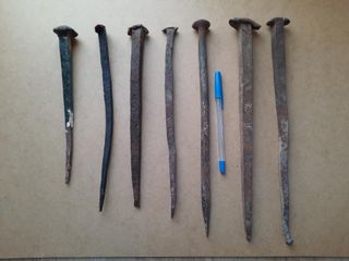 7 Clavos forja antiguos grandes entre 23-32 cm