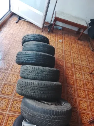 10 Llantas y Neumáticos Varios Tamaños vende todo