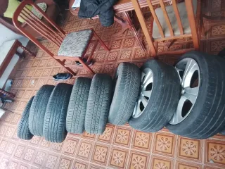 10 Llantas y Neumáticos Varios Tamaños vende todo
