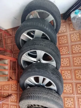 10 Llantas y Neumáticos Varios Tamaños vende todo