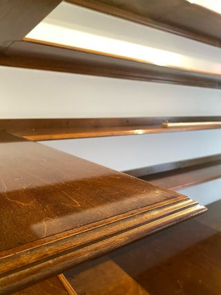 Conjunto madera biblioteca y escritorio