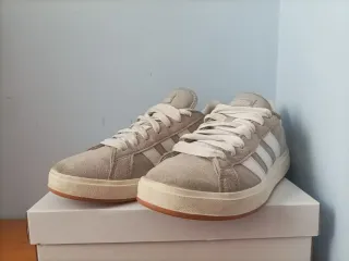 Zapatillas Adidas gris y blancas
