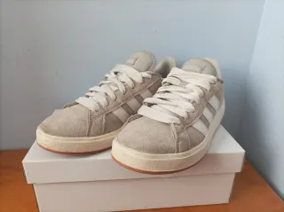 Zapatillas Adidas gris y blancas