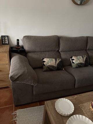 Sofá modular gris tela y madera