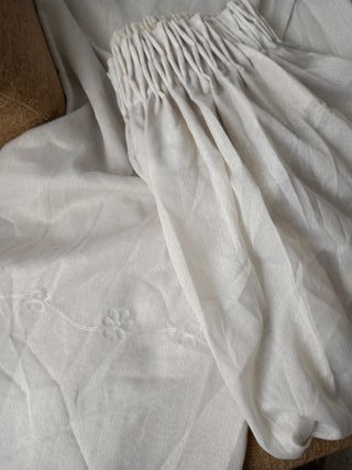 Cortina antigua bordada