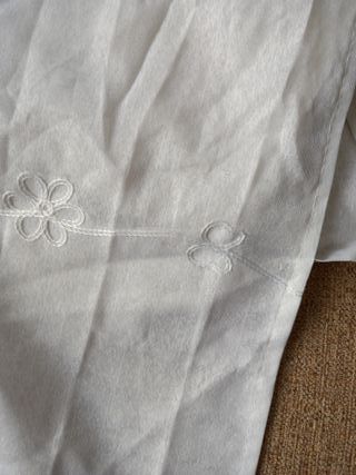 Cortina antigua bordada