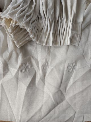 Cortina antigua bordada