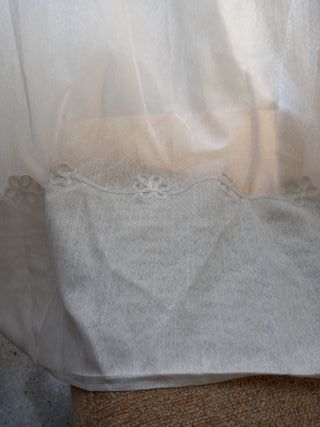 Cortina antigua bordada