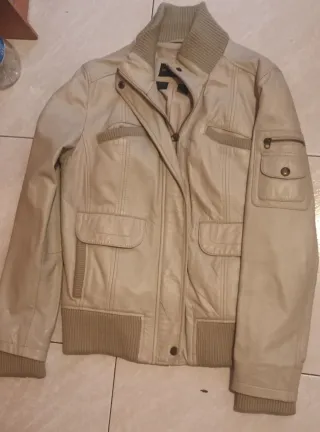 Cazadora de piel beige