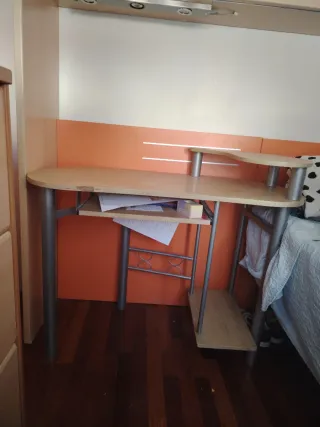 Escritorio madera y metal + una silla de regalo