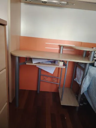 Escritorio madera y metal + una silla de regalo