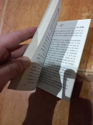 Renata toca el piano, estudia ingles y etcetera...