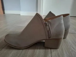 Stivaletti beige n.40