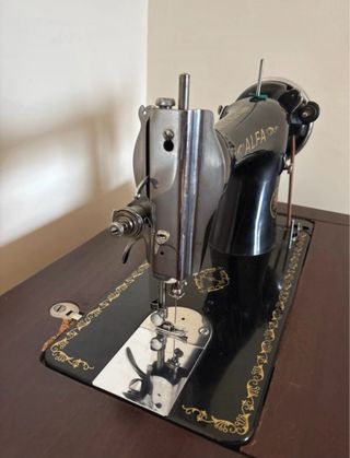 Máquina de coser ALFA Modelo A
