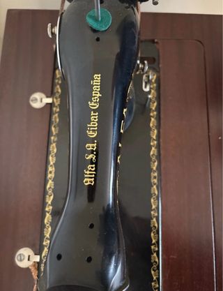 Máquina de coser ALFA Modelo A