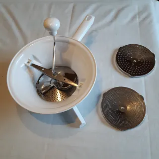 Passaverdure nuovo e una camicia omaggio