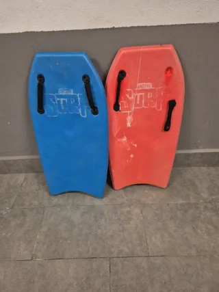 2 Tablas de Surf (Azul y Roja)