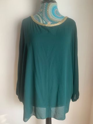 Blusa verde con detalles dorados talla 56