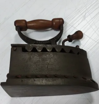 Plancha antigua de carbón