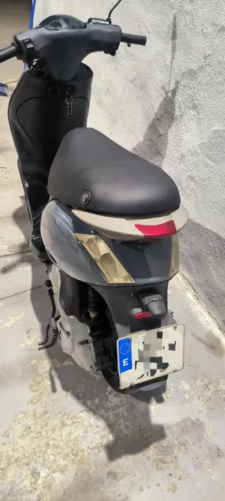 Piaggio Zip 125 Scooter