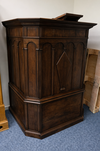 Púlpito antiguo de iglesia – mueble de predicar en
