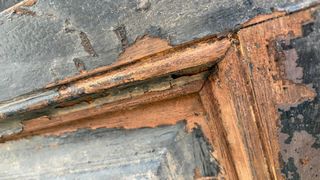 Puerta antigua madera grande y gruesa