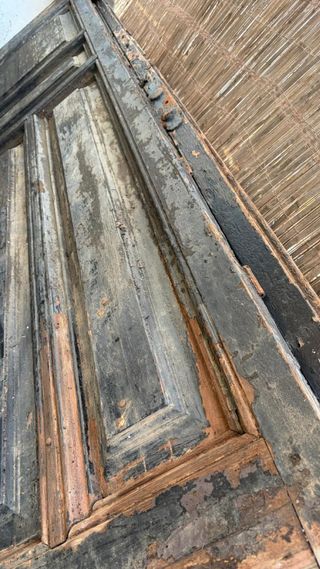 Puerta antigua madera grande y gruesa