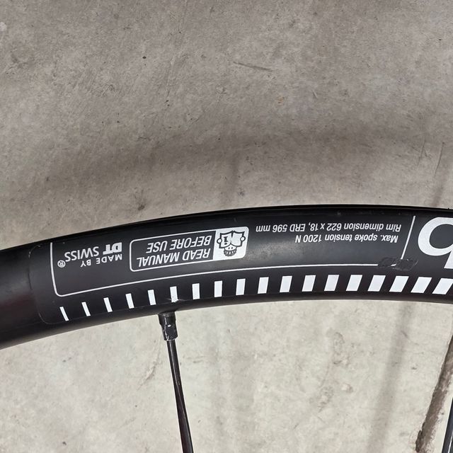 Llanta DT Swiss R460 DB 28"