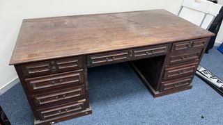 Mesa de escritorio antigua de madera