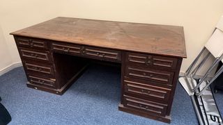 Mesa de escritorio antigua de madera