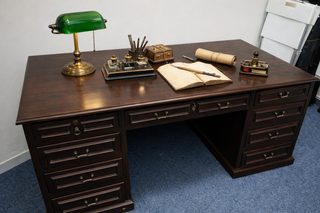 Mesa de escritorio antigua de madera