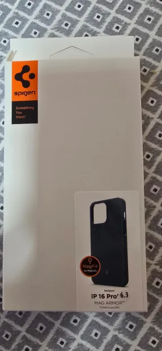 Funda Spigen iPhone 16 Pro
