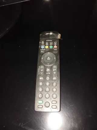 Televisión LG Negra de 32 pulgadas con Mando