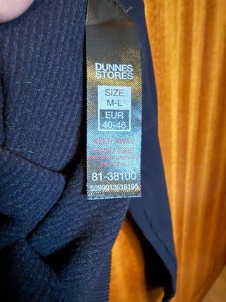 Top corto negro acanalado