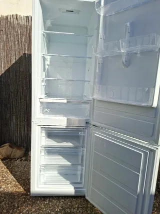 Frigorífico UPPKALLA PAKALLA