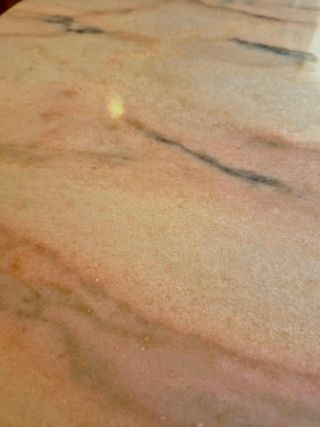 Mesita de comedor vintage con mármol d cuarzo rosa