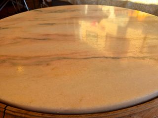 Mesita de comedor vintage con mármol d cuarzo rosa