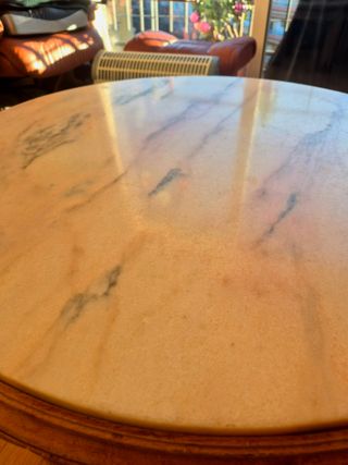 Mesita de comedor vintage con mármol d cuarzo rosa