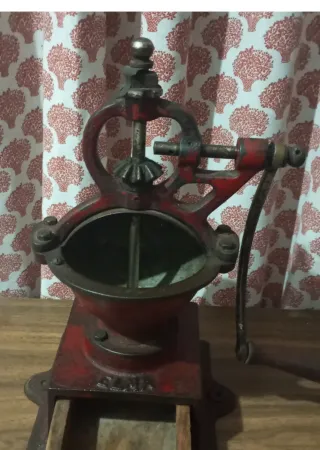 Molinillo de café antiguo